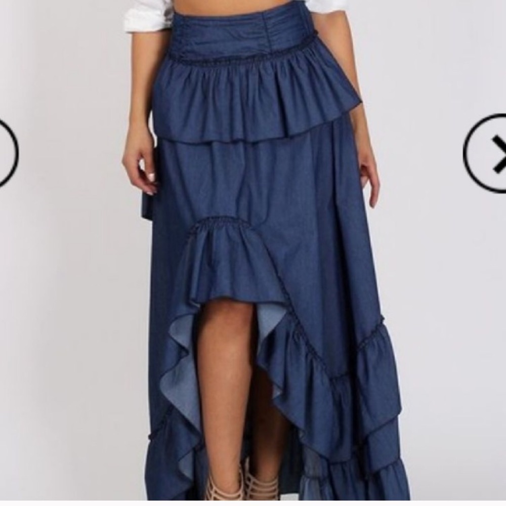 NWOT- l love these skirt.
